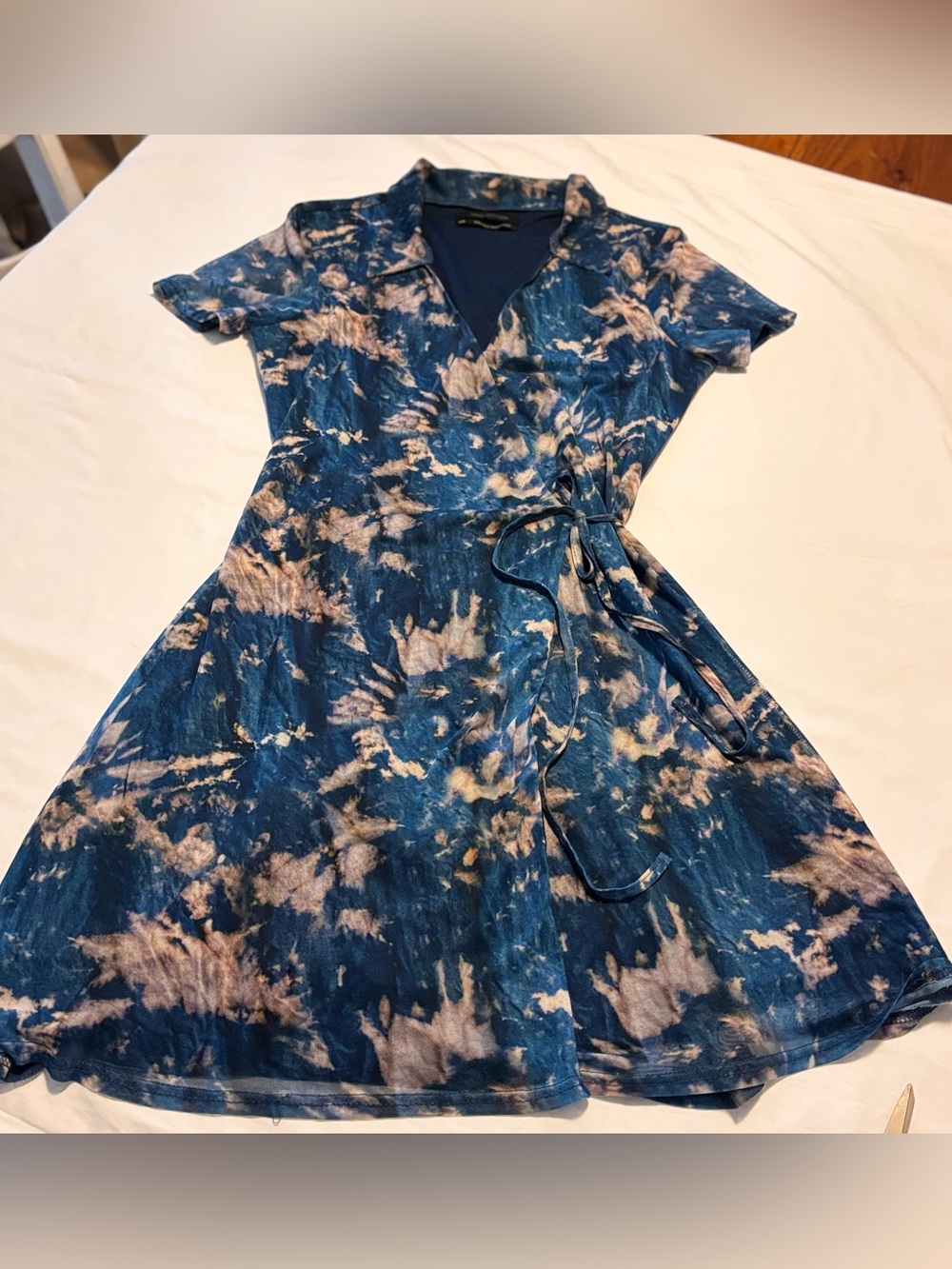 Urban Outfitters Blue and Cream Abstract Tie-Dye Mini Dress  SZ MEDIUM